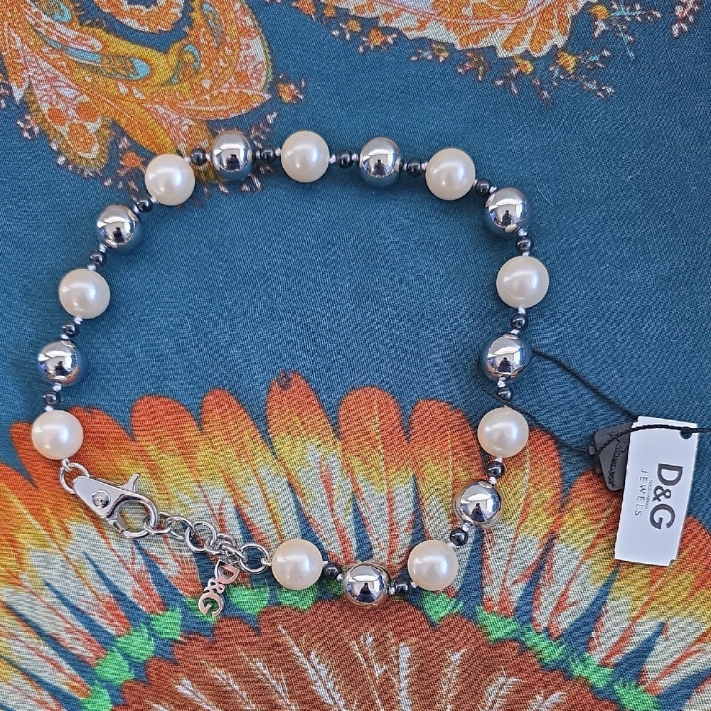 D&G Silver and White Beaded Necklace Brand New